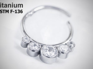Кольцо-кликер 1.2мм 5 Crystals из титана ASTM F-136